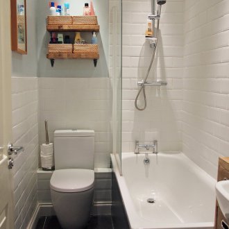 Μικρό μπάνιο με τουαλέτα