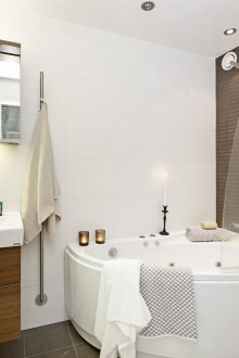 Μικρή γωνιακή μπανιέρα