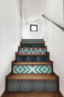 Σχεδιασμός διαδρόμου με σκάλα με διακόσμηση