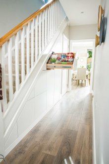 Σχεδιασμός διαδρόμου με κλιμακοστάσιο και σύστημα αποθήκευσης