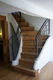 Σχεδιασμός διαδρόμου με σκάλα από σφυρήλατο σίδερο.