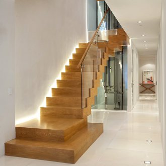 Σχεδιασμός διαδρόμου με σκάλα και LED