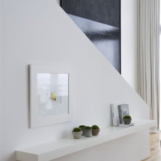 Σχεδιασμός διαδρόμου με σκάλες και ράφι.