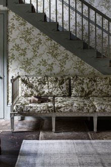 Σχεδιάστε ένα διάδρομο με μια σκάλα στο στυλ του shabby chic.