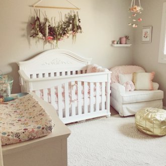 Διακόσμηση από ένα παχνί από λουλούδια