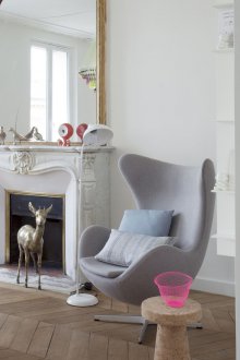 Προσαρμογή προϋπολογισμού ενός διαμερίσματος στούντιο με τζάκι