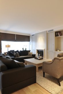 Προσαρμογές προϋπολογισμού σε ένα στούντιο διαμέρισμα με έπιπλα στο σαλόνι