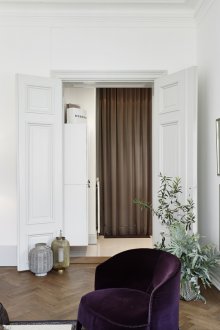 Προσαρμογές προϋπολογισμού σε διαμέρισμα στούντιο με παρκέ