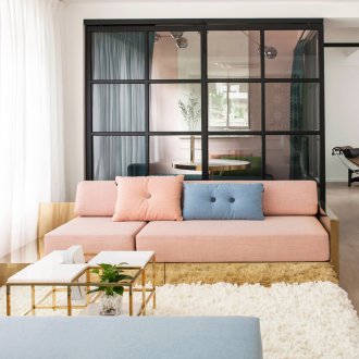 Ανακατασκευή προϋπολογισμών και διάταξη σε διαμέρισμα στούντιο