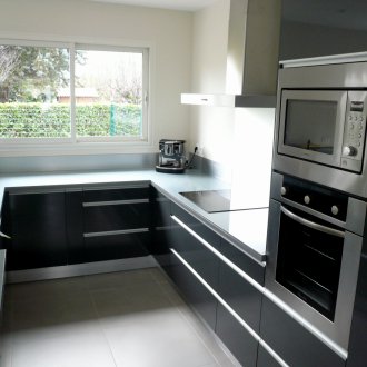 Κουζίνα 9 τ.μ. μαύρη