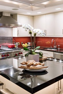 Κουζίνα 9 τ.μ. με έπιπλα γραφείου