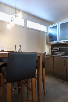 Κουζίνα 9 τ.μ. σε μοντέρνο στιλ