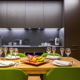 Κουζίνα 9 τ.μ. με κρεμαστά ντουλάπια