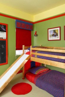 Σχεδιάστε ένα παιδικό δωμάτιο για δύο αγόρια με μια διαφάνεια