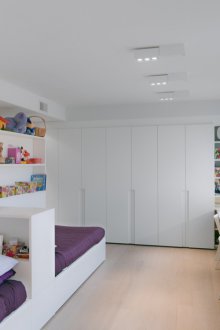 Σχεδιασμός παιδικού δωματίου για δύο αγόρια με αρθρωτά έπιπλα