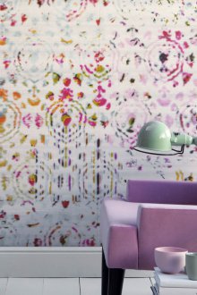 Σχεδιασμός ταπετσαρίας για ένα διαμέρισμα στούντιο μωβ