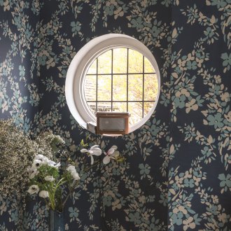 Σκούρο σχέδιο ταπετσαρίας