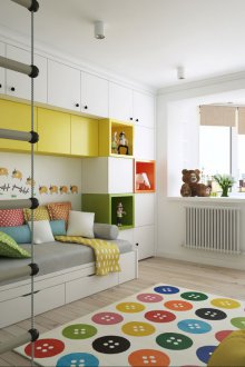 Σχέδιο odnushki με μπαλκόνι και φυτώριο