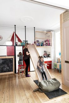 Εσωτερικό παιχνίδι odnushki παιχνίδι για τα παιδιά