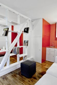 Κόκκινο σχέδιο odnushki με δύο παιδιά