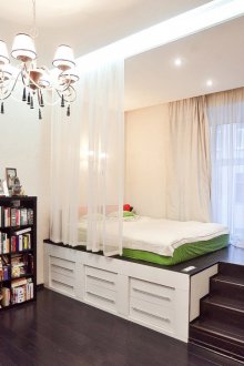 Μονόχρωμο σχέδιο με υψηλό βάθρο για δύο παιδιά