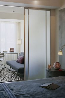 Σχέδιο odnushki με γκρι φυτώριο