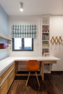 Σχέδιο odnushki με ένα νηπιαγωγείο και ένα τραπέζι