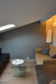 Υπνοδωμάτιο σε ένα στούντιο διαμέρισμα στη σοφίτα