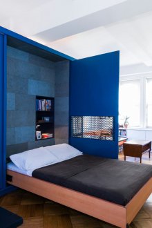 Υπνοδωμάτιο σε ένα διαμέρισμα ενός δωματίου σε μοντέρνο στιλ