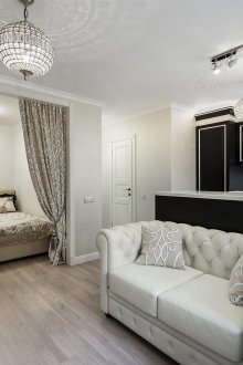 Υπνοδωμάτιο σε ένα διαμέρισμα ενός δωματίου σε νεοκλασικό στιλ