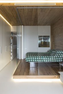 Υπνοδωμάτιο σε ένα διαμέρισμα στούντιο με φωτισμό