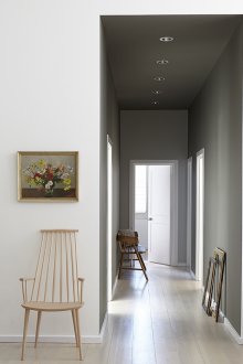 Επισκευή διαδρόμου με γκρι χρώμα