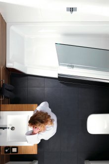 Ý tưởng thiết kế phòng tắm nhỏ với bồn tắm không đối xứng