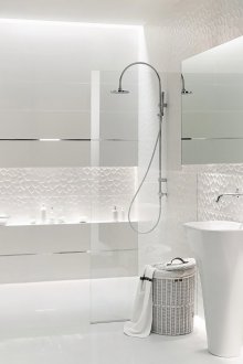 Σχεδιάστε ιδέες για μια μικρή λευκή μπανιέρα