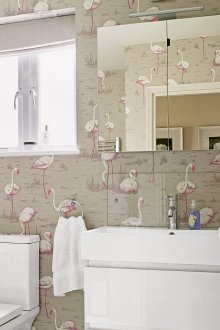 Σχεδιαστικές ιδέες για ένα μικρό μπάνιο με ταπετσαρία