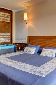 Μικρό υπνοδωμάτιο με παχνί