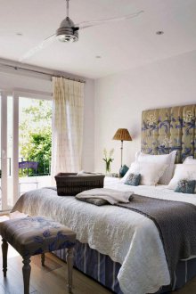 Εσωτερικό ενός μικρού υπνοδωματίου