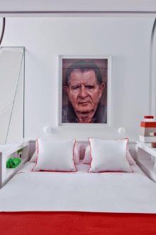 Μικρό κόκκινο υπνοδωμάτιο