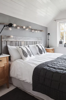 Μικρό υπνοδωμάτιο στην σοφίτα