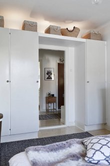 Μικρό υπνοδωμάτιο με έπιπλα