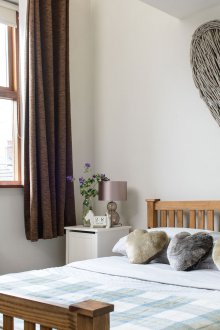 Μικρό υπνοδωμάτιο με πάνελ