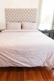 Μικρό υπνοδωμάτιο σε παστέλ χρώματα