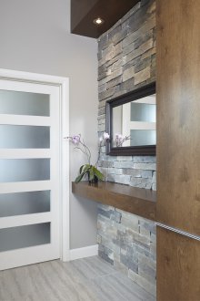 Διακοσμητική πέτρα στο διάδρομο