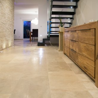 Γυψοσανίδα στο διάδρομο