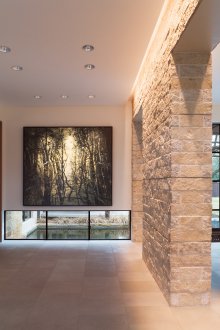 Πέτρα πέτρα στο διάδρομο