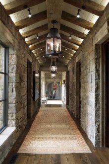 Πέτρα στην είσοδο του σαλέ