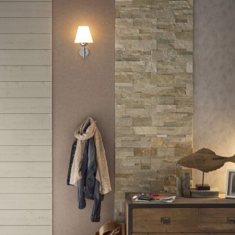 Πέτρα στο διάδρομο στον τοίχο