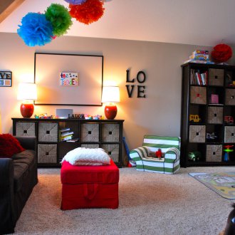 Παιδικό δωμάτιο σε στούντιο διαμέρισμα με σαλόνι