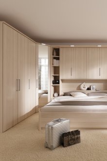 Γωνιακή ντουλάπα στο εσωτερικό του υπνοδωματίου ξύλινη