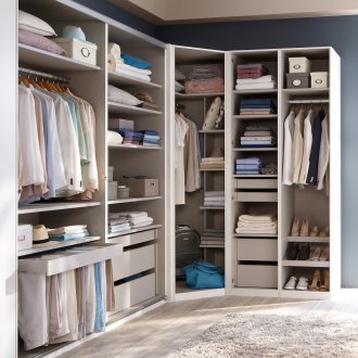 Γωνιακό ντουλάπα στο εσωτερικό του υπνοδωματίου